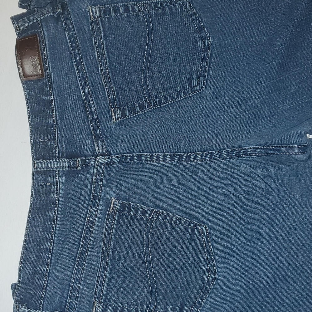 Lee Relaxed Fit at the Waist Straight Leg Short Denim Jeans, Size 8 Short - Picture 5 of 7